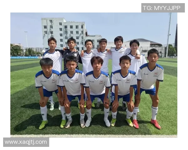 从小球场到世界舞台足球明星的成长与奋斗历程揭秘